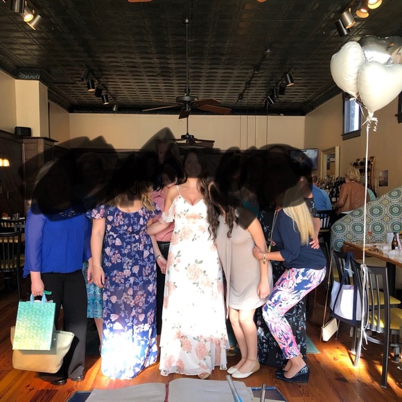 Lulu’s gorgeous floral/ivory dress -medium - Picture 2 of 3